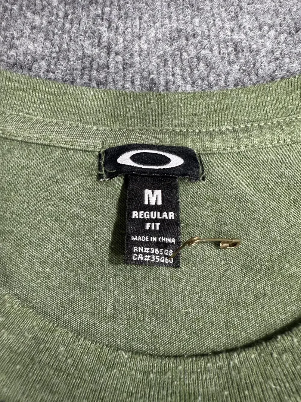 Oakley Shirt Mens Medium Green Stacked Logo Graphic T-Shirt Tee Regular Fit Top